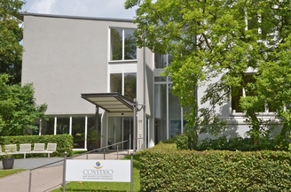 Haupteingang von Convenio Gelsenkirchen mit Namensschild